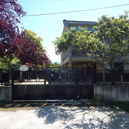 Guest House On Angisa Batumi Luaran gambar