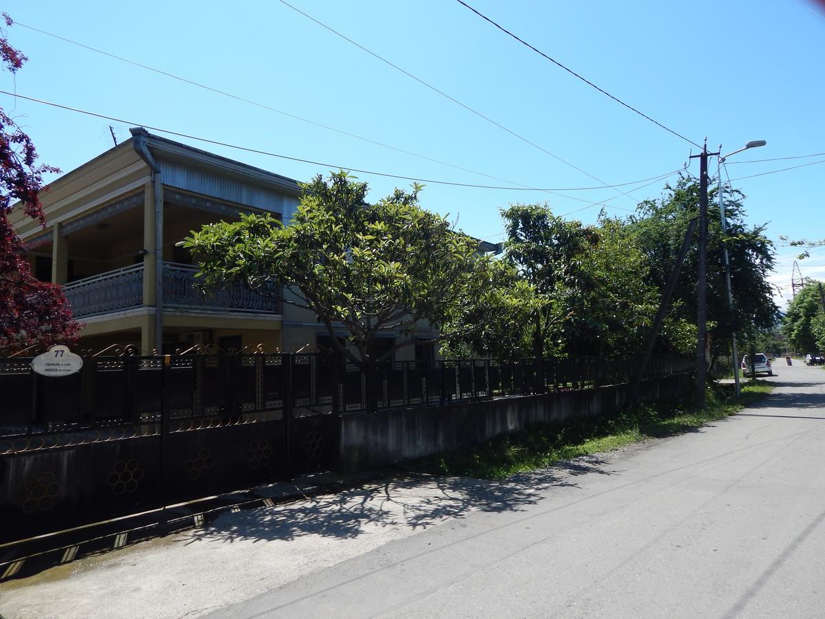 Guest House On Angisa Batumi Luaran gambar
