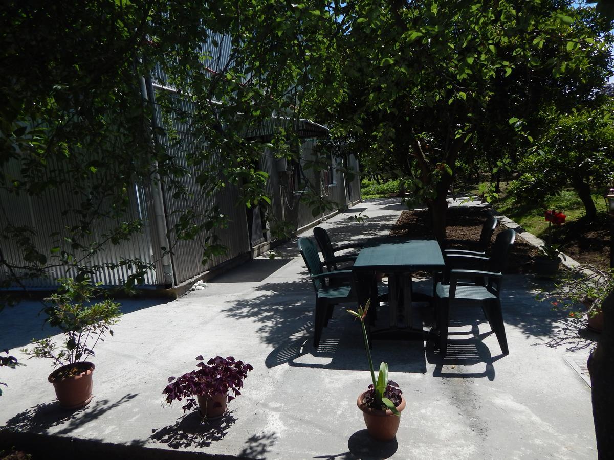 Guest House On Angisa Batumi Luaran gambar