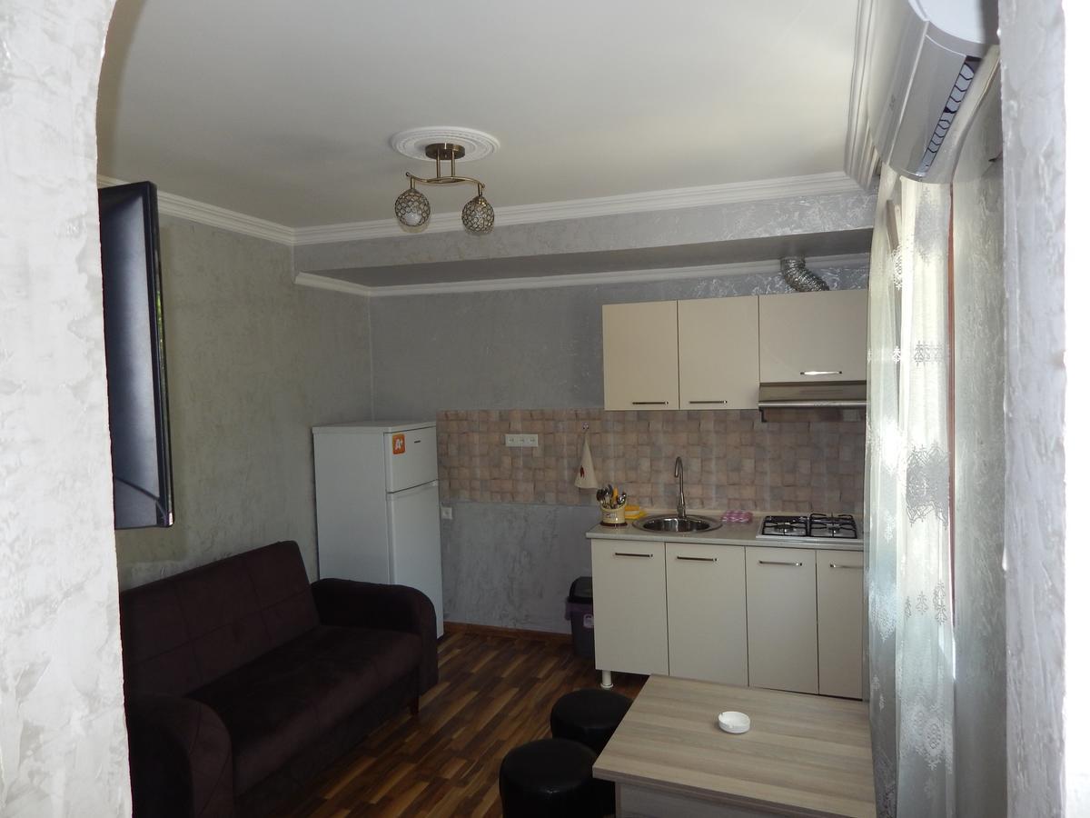 Guest House On Angisa Batumi Luaran gambar