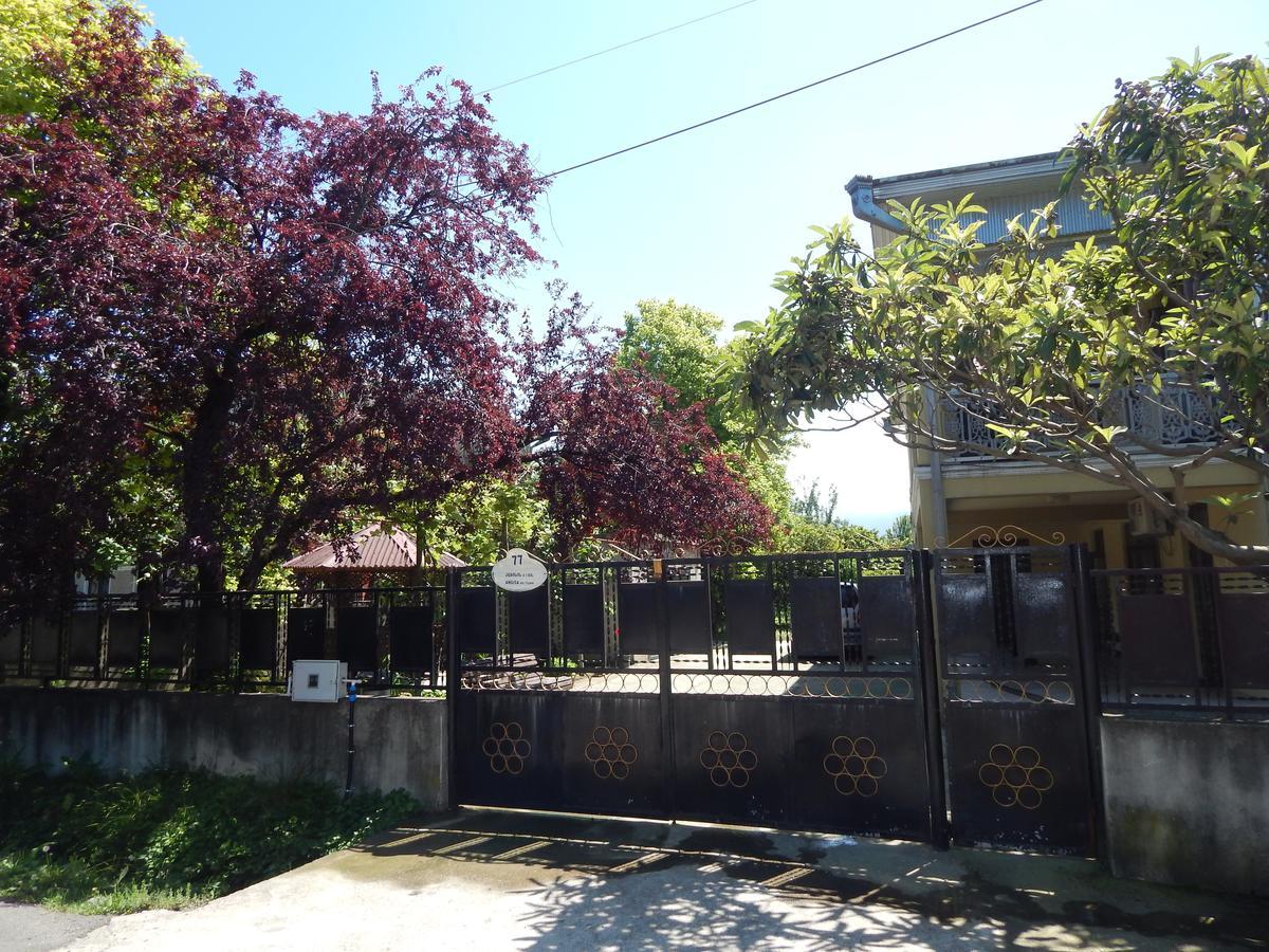 Guest House On Angisa Batumi Luaran gambar