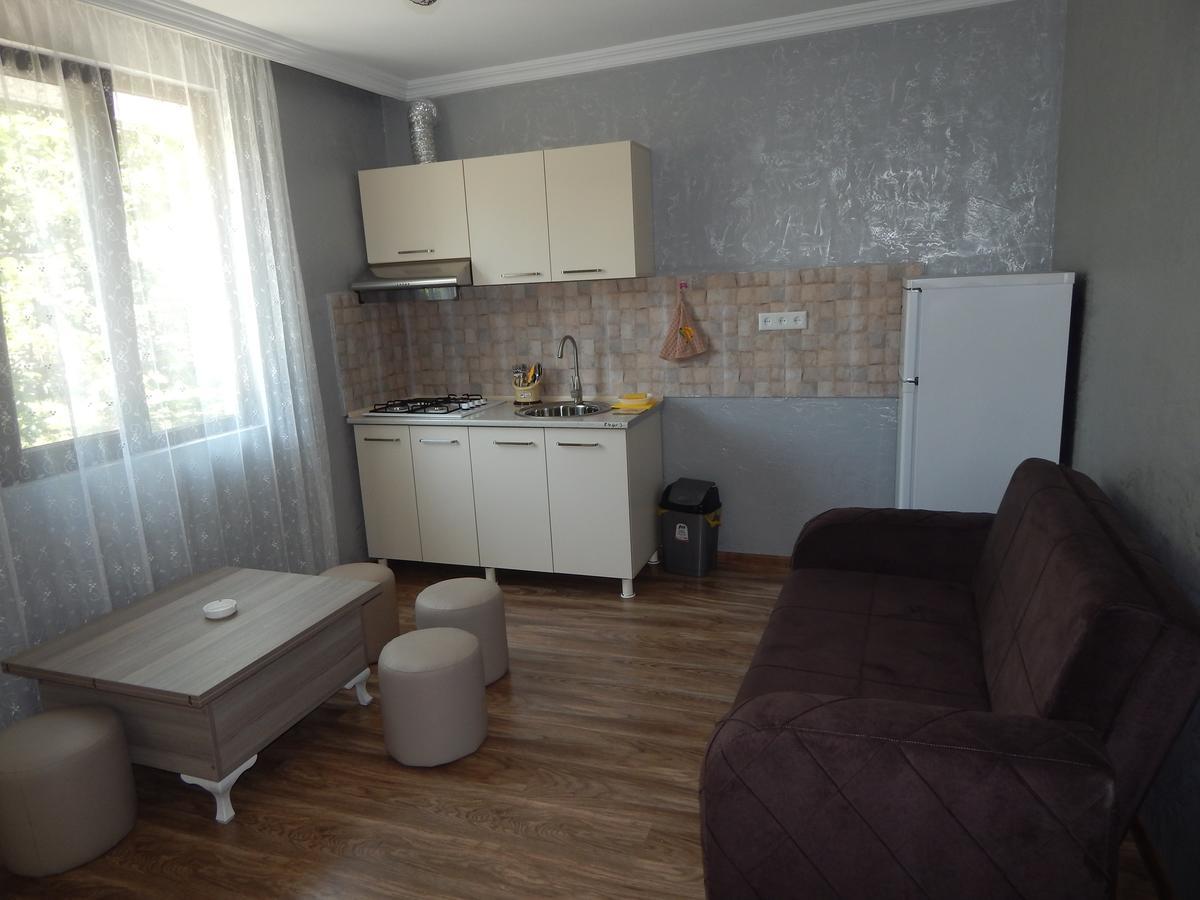Guest House On Angisa Batumi Luaran gambar