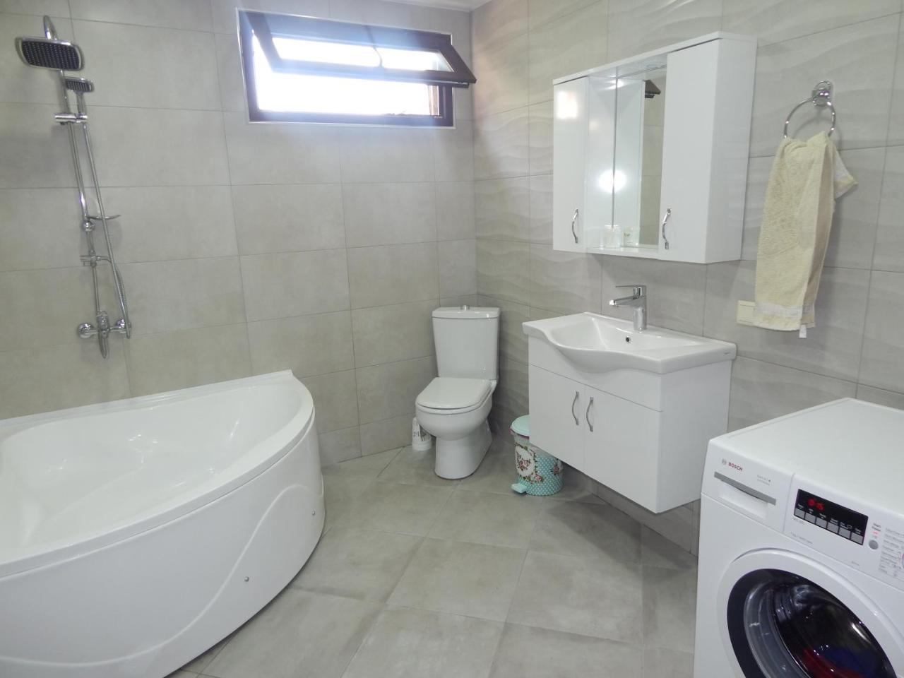 Guest House On Angisa Batumi Luaran gambar