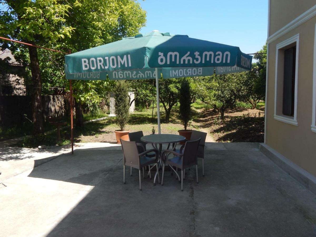 Guest House On Angisa Batumi Luaran gambar